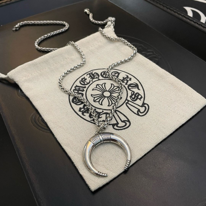 Ch*0me He**ts necklaces